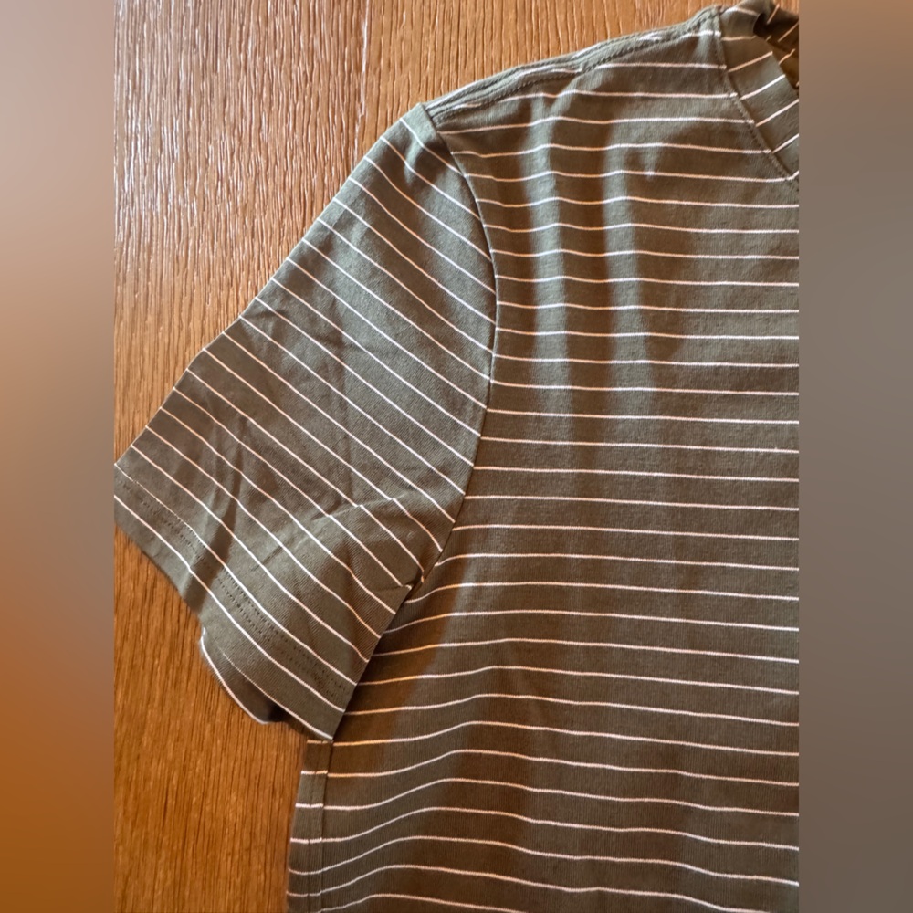 Lululemon tshirt NWOT - Picture 3 of 9